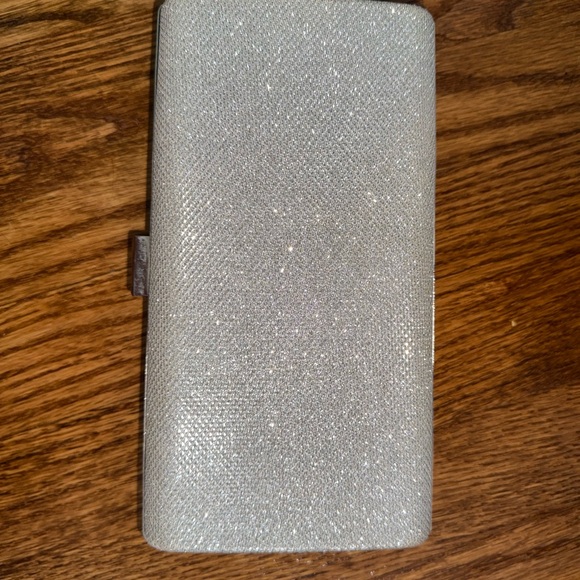 Chic Silver Glitter Clutch - Picture 2 of 3
